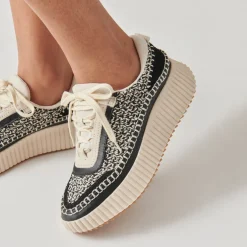 Dolen Sneakers White Black Woven