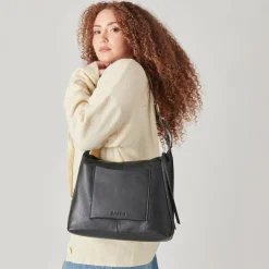 Hana Shoulder Bag Black Leather