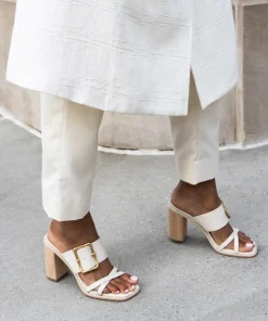 Onnie Wide Heels Sand Leather